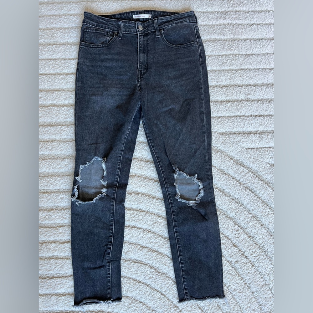 BDG RIPPED JEANS